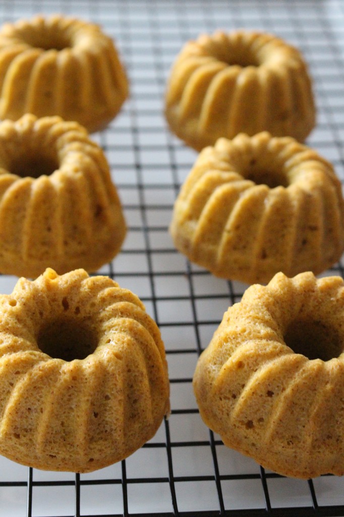 homemade mini pumpkin cakes