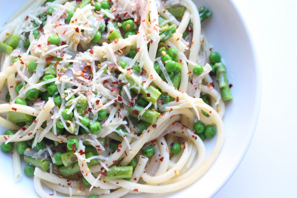easy recipe for pasta with garlic and olive oil | the domesticated wolf