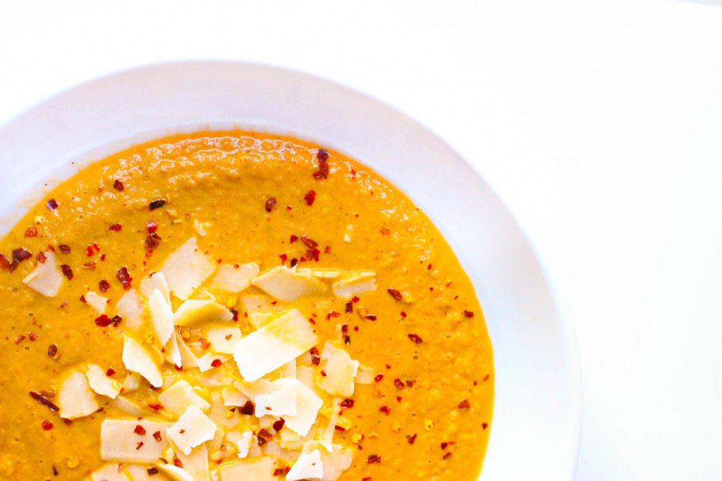 tomato pesto soup || the domesticated wolf