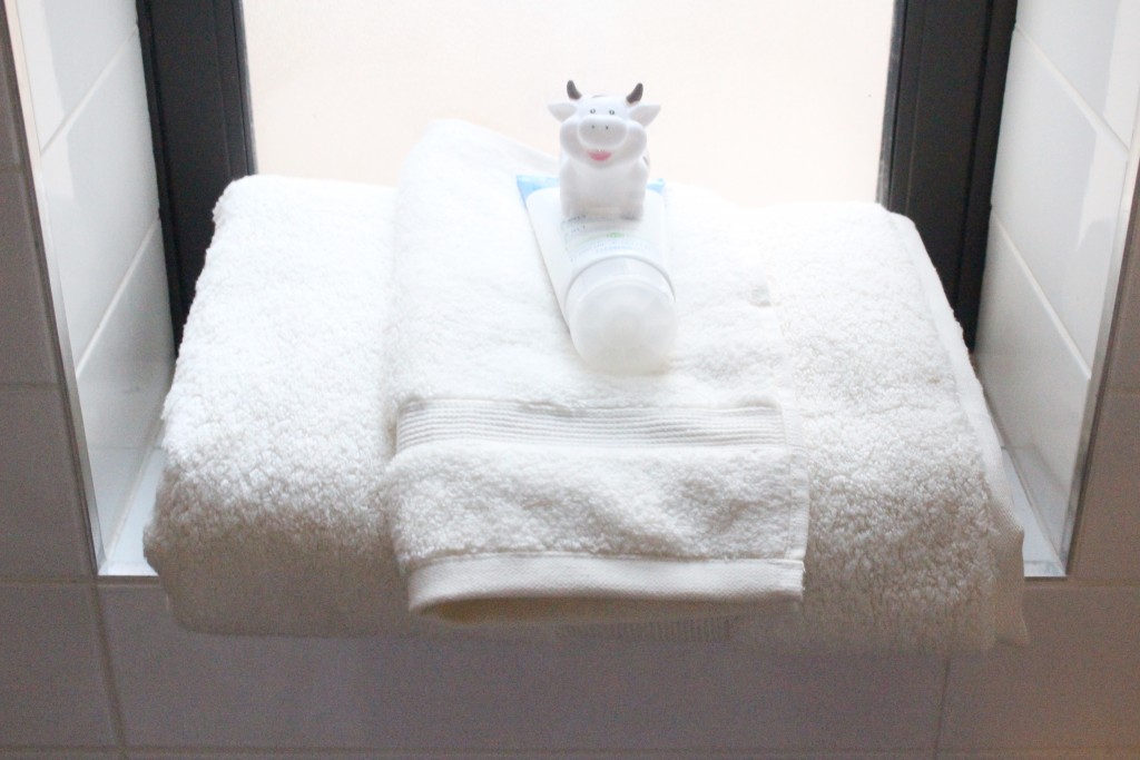 soft towels for baby bath time || the domesticated wolf